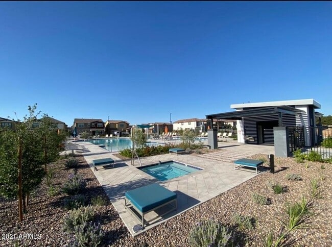 Building Photo - 1087 E Chapman Dr