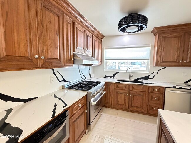 Building Photo - 8500 Edgemere Blvd