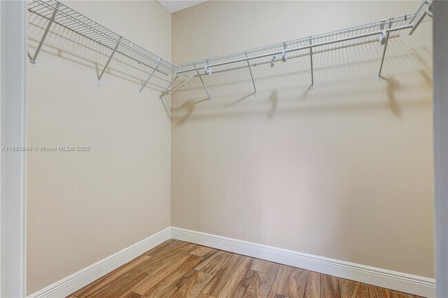 Building Photo - 7627 E Stonecreek Cir