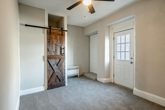 Building Photo - Recently Renovated 2 Bedroom Rental in the...