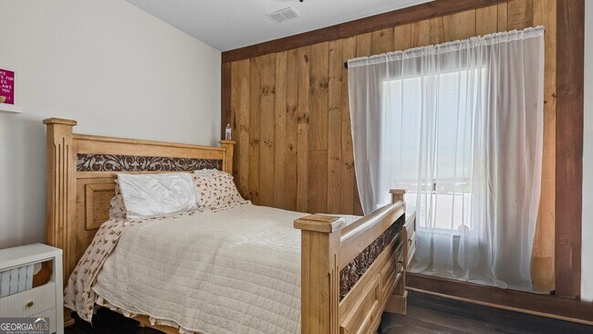 Building Photo - 610 Madola Rd