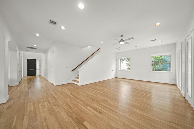 Building Photo - 9714 Braesmont Dr
