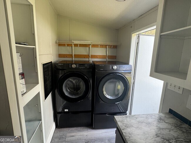 Building Photo - 18 Mohican Maze