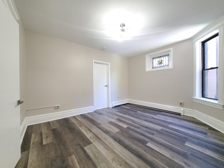 Unit 5 - 110 Warner Ave