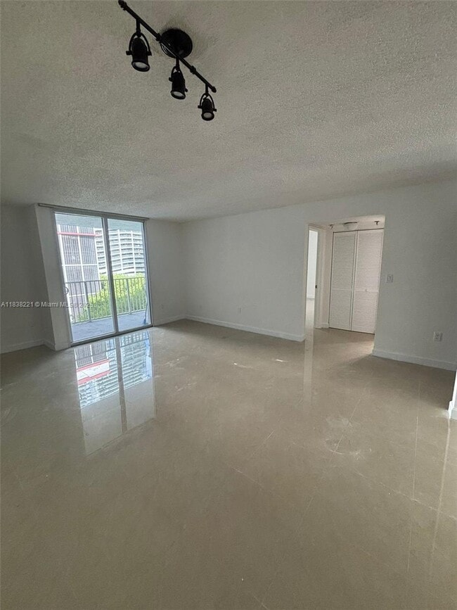 Building Photo - 800 N Miami Ave