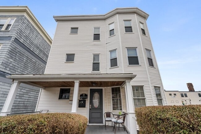 Building Photo - 176 Minot St