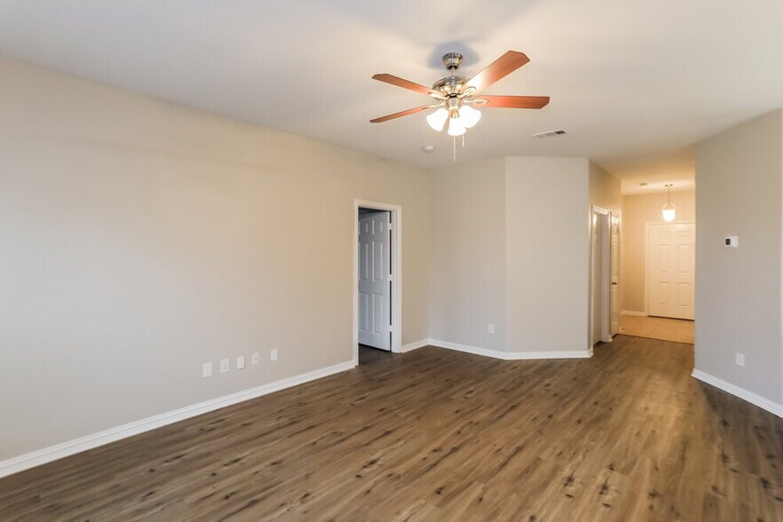 Building Photo - 713 Cedar Cove Dr