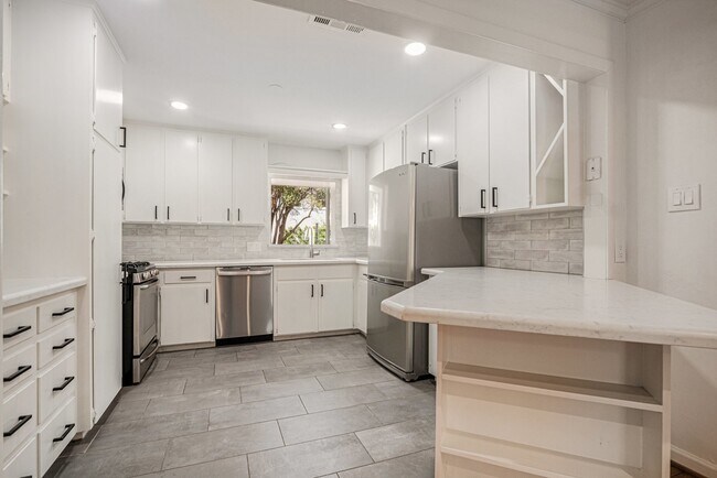 Building Photo - 6601 Brompton Rd