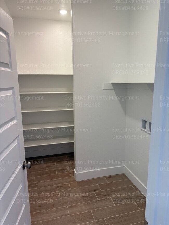 Building Photo - Newly constructed 3 bedroom/ 3 bathroom ho...