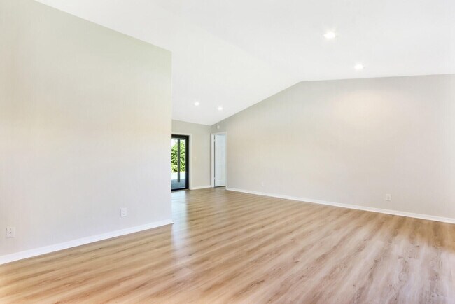 Building Photo - 85 Hickory Hill Rd