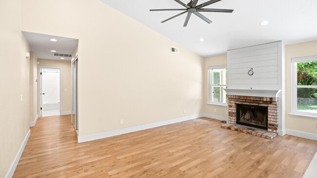 Building Photo - 1228 Demeo St