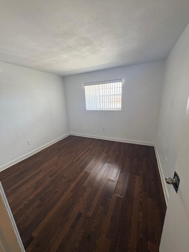 Building Photo - 1501 Crescent