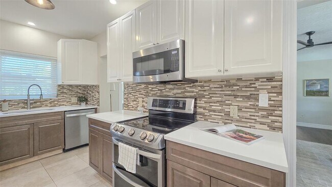 Building Photo - 515 34th Ave NE