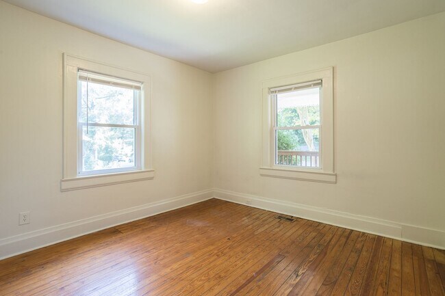 Building Photo - 903 Onslow St
