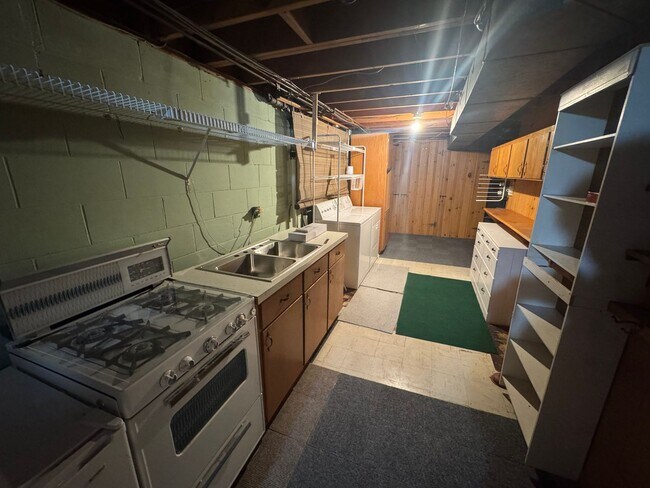 Building Photo - House across from Waverly Highschool!