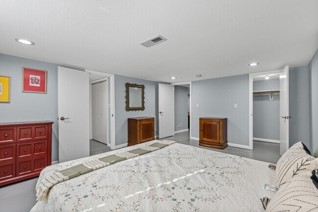 Building Photo - 805 W Ash St