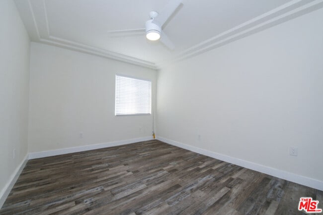 Building Photo - 520 W 82nd St