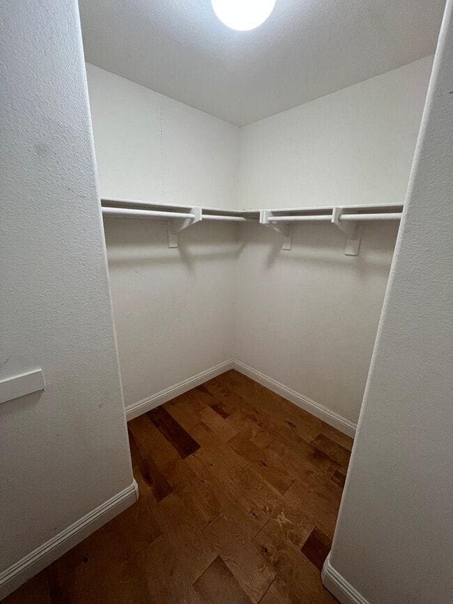 Building Photo - $4,500 - 4 Bed 2.5 Bath House located in G...