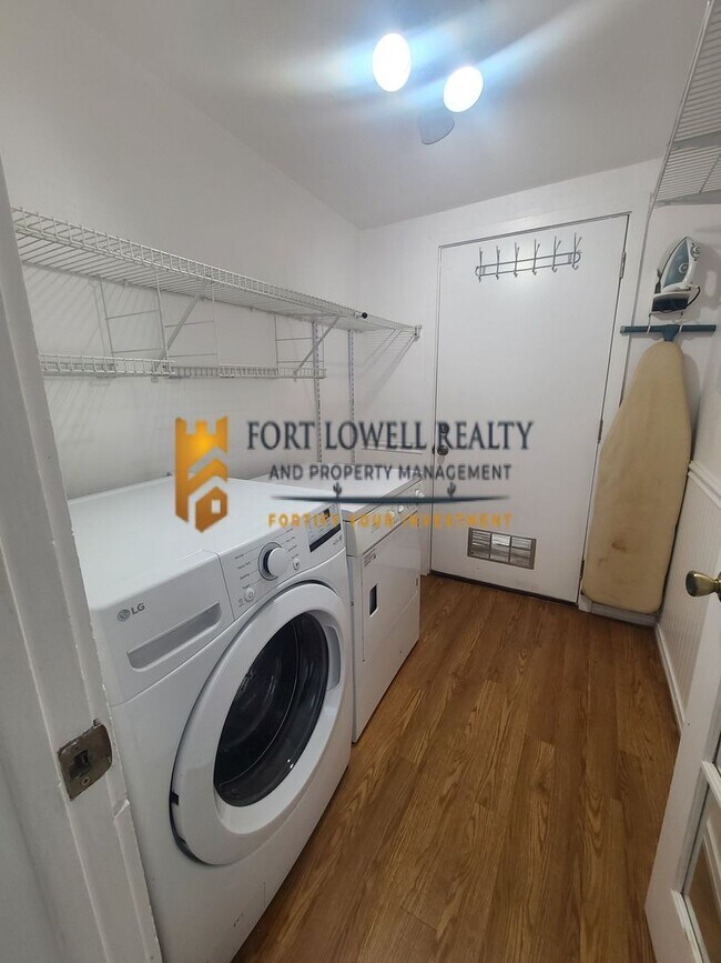 Building Photo - Beautiful 2 bedroom 2 bathroom home!