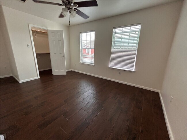 Building Photo - 6837 Larkstone St