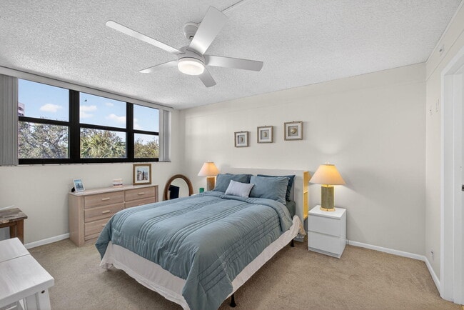 Building Photo - 336 Golfview Rd