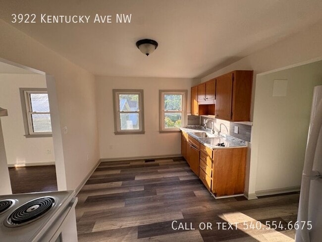Building Photo - 3922 Kentucky Ave NW