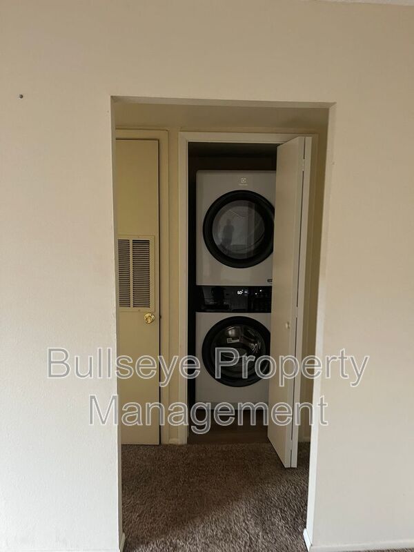 Building Photo - 4201 E Camelback Rd