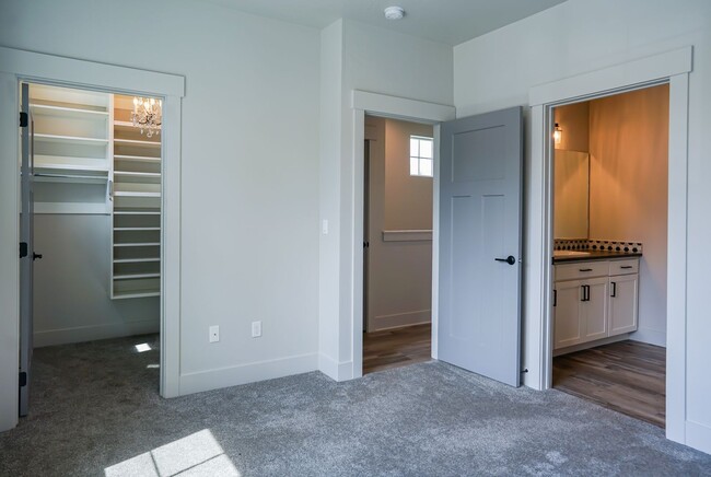 Building Photo - 2148