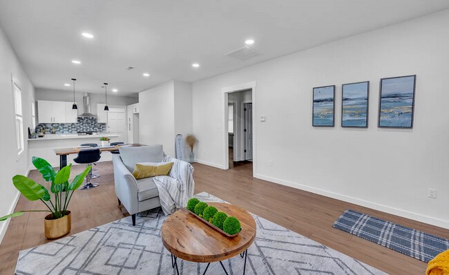 Building Photo - 1521 36th Pl N