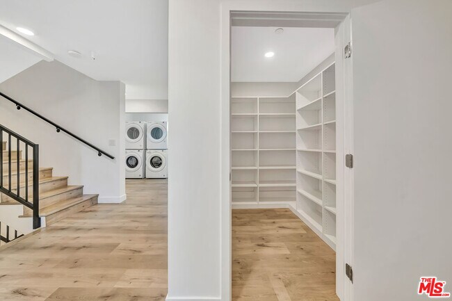 Building Photo - 1584 W 37th St