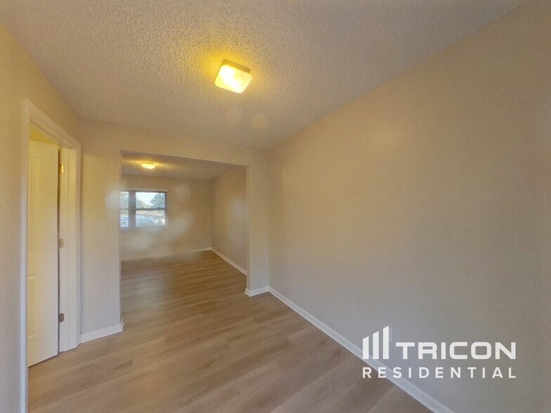 Building Photo - 5014 Bradley Cir