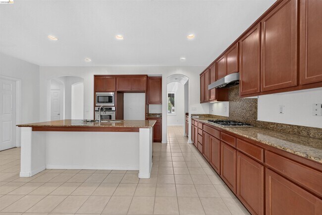 Building Photo - 6708 Sao Tiago Way