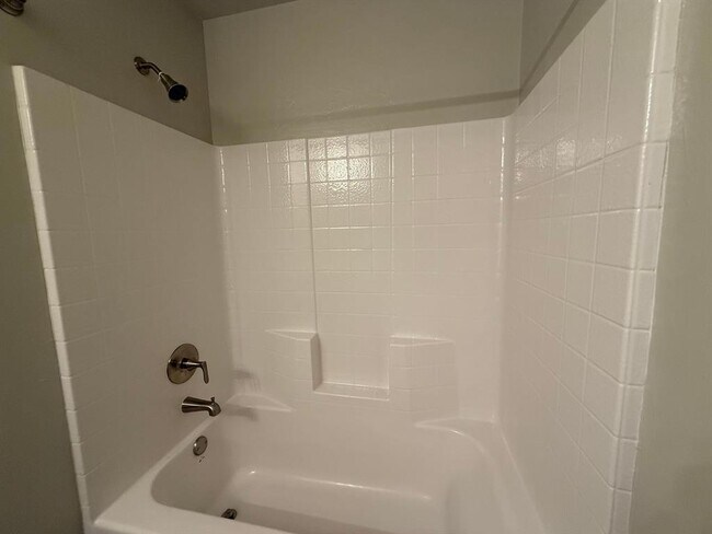 Building Photo - 332 Blue Dr