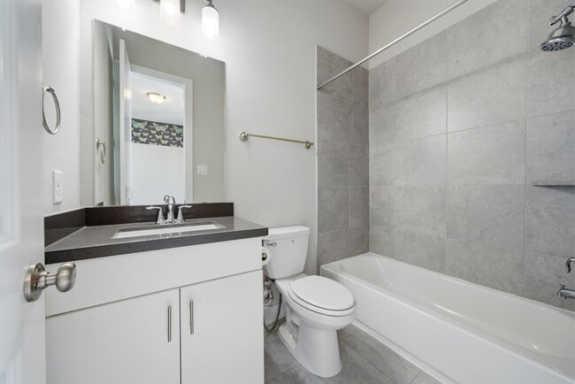 Building Photo - 1307 W 24th St