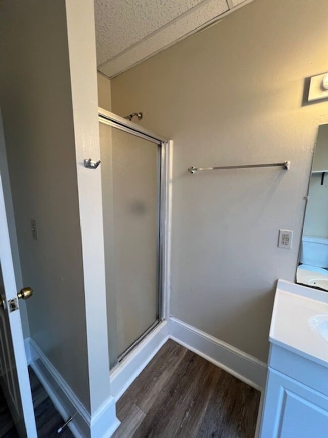 Building Photo - AKS390