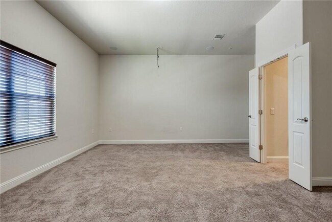 Building Photo - 14204 Tyburn Trail