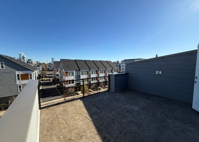 Building Photo - 2118 Bryant Park Dr