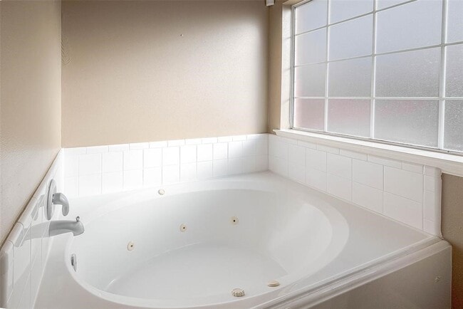 Building Photo - 21711 Cozy Hollow Ln