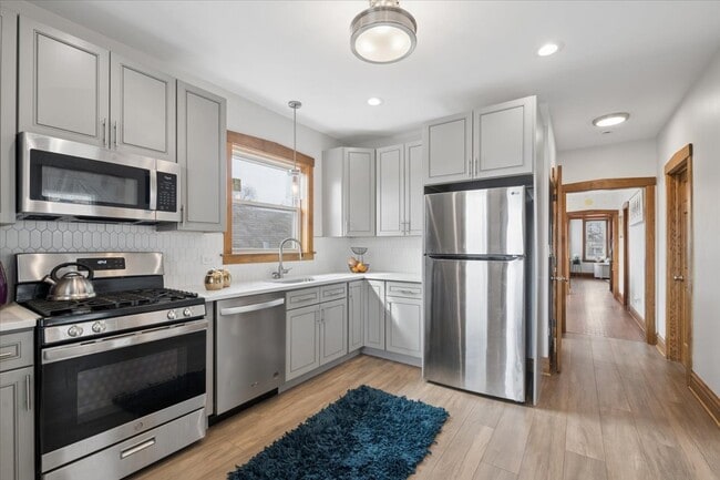 Building Photo - 1341 Ridgeland Ave