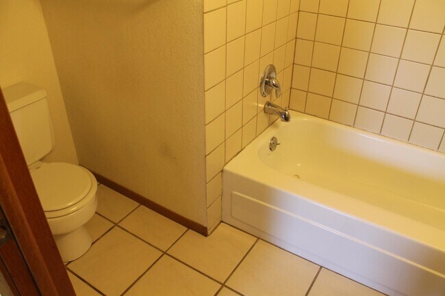 Building Photo - 1011 Lincoln St