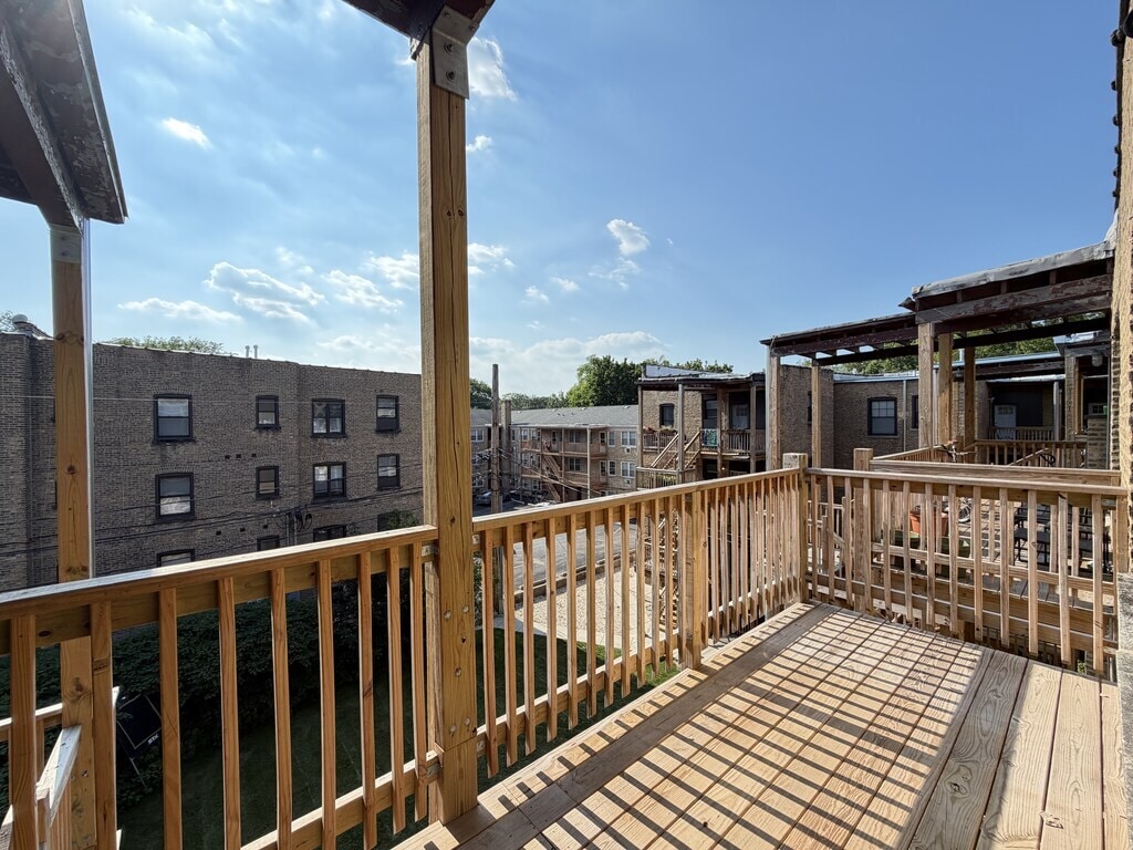 Building Photo - 1124 Maple Ave