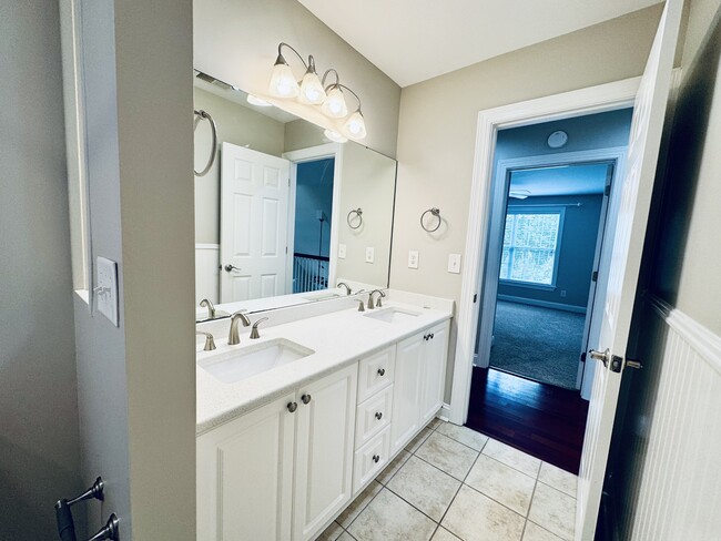 Building Photo - 3571 Brampton Dr