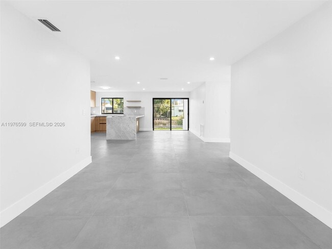 Building Photo - 212 SW 7th St