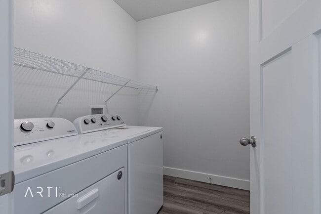 Building Photo - Bright Top-Floor Condo with Stunning Views...