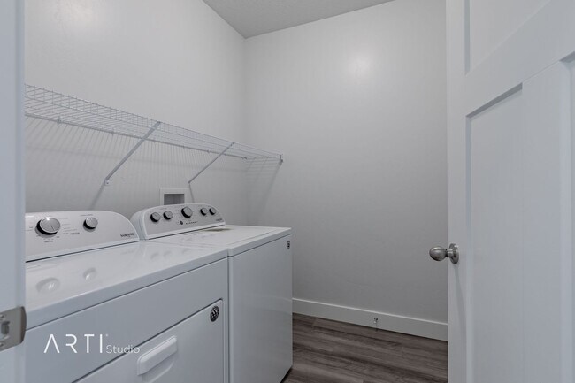 Building Photo - **Modern Comfort Awaits in Saratoga Spring...