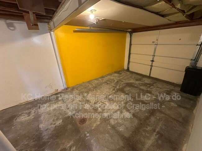 Building Photo - 405 NE Westwind Dr