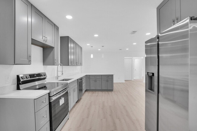 Building Photo - 865 SE Tierra Ct