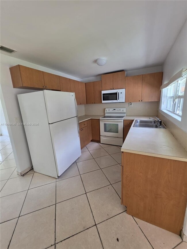 Building Photo - 5720 Douglas St