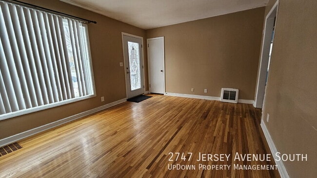Building Photo - 2747 Jersey Ave S