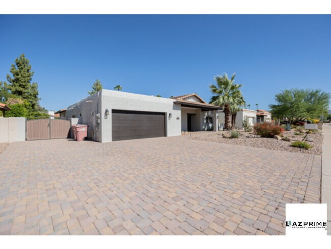 Primary Photo - Elegant 3/2.5 Scottsdale Home - Vaulted Ce...